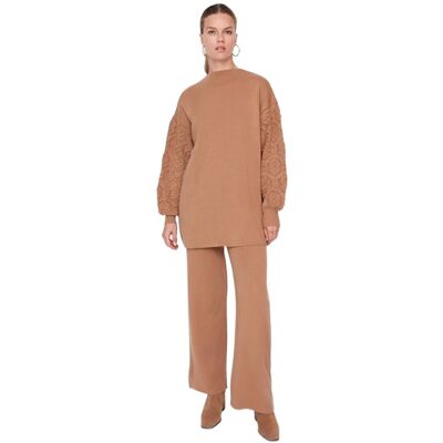 Inny producent TRENDYOL KOMPLET DAMSKI SWETER I SPODNIE Z AŻUROWYMI RĘKAWAMI BEŻOWY L 5EA* Inny producent TRENDYOL KOMPLET DAMSKI SWETER I SPODNIE Z AŻUROWYMI RĘKAWAMI BEŻOWY L 5EA*