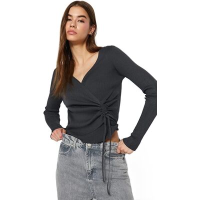 Inny producent TRENDYOL SWETER DAMSKI CZARNY PRĄŻKOWANY Z WIĄZANIEM S 5EA* Inny producent TRENDYOL SWETER DAMSKI CZARNY PRĄŻKOWANY Z WIĄZANIEM S 5EA*