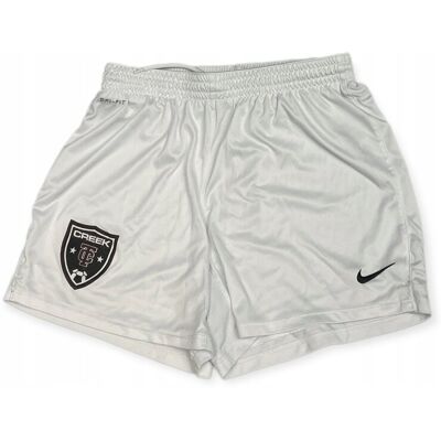 Białe krótkie spodenki dla chłopca NIKE 8/10 lat Białe krótkie spodenki dla chłopca NIKE 8/10 lat