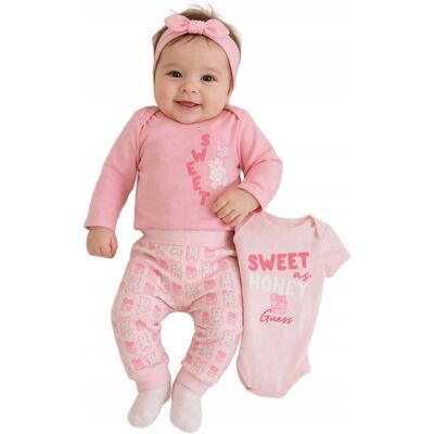Inny producent GUESS RÓŻOWY KOMPLET DZIECIĘCY 3 ELEMENTOWY DWA BODY I SPODENKI 56-64 GGA Inny producent GUESS RÓŻOWY KOMPLET DZIECIĘCY 3 ELEMENTOWY DWA BODY I SPODENKI 56-64 GGA