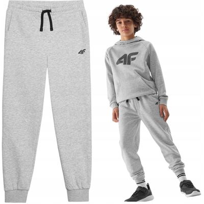 Spodnie bawełniane joggery chłopięce 4F Junior 4FJWSS24TTROM591-27M Szary Spodnie bawełniane joggery chłopięce 4F Junior 4FJWSS24TTROM591-27M Szary