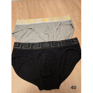 Versace Męska bielizna, slipy rozmiar XL nowe 2 sztuki (40) Versace Męska bielizna, slipy rozmiar XL nowe 2 sztuki (40)