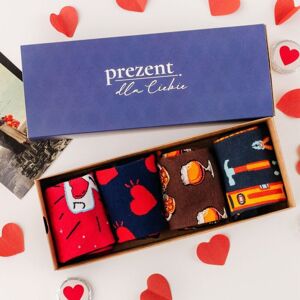 Todo Socks Zestaw kolorowych skarpet GIFT FROM THE HEART - Miłość, Serca, Inżynier - 4 pary - 43-46 Todo Socks Zestaw kolorowych skarpet GIFT FROM THE HEART - Miłość, Serca, Inżynier - 4 pary - 43-46