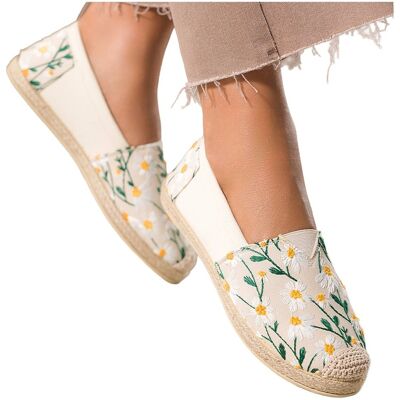 Beżowe espadryle damskie slip on haftowane kwiaty na cholewce Carla YZ832-85-37 Beżowe espadryle damskie slip on haftowane kwiaty na cholewce Carla YZ832-85-37