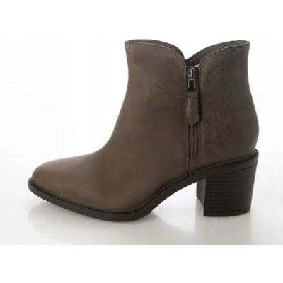 Inny producent CLARKS DAMSKIE BOTKI BRĄZOWE NA OBCASIE 39,5 1ŻTE Inny producent CLARKS DAMSKIE BOTKI BRĄZOWE NA OBCASIE 39,5 1ŻTE