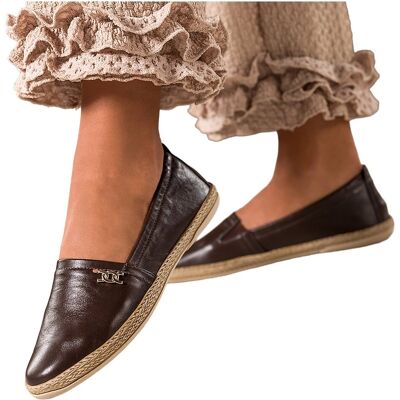 Czekoladowe półbuty espadryle skórzane damskie slip on na elastycznej płaskiej podeszwie złota ozdoba na cholewce PRODUKT POLSKI Casu 89822-38 Czekoladowe półbuty espadryle skórzane damskie slip on na elastycznej płaskiej podeszwie złota ozdoba na cholewce PRODUKT POLSKI Casu 89822-38