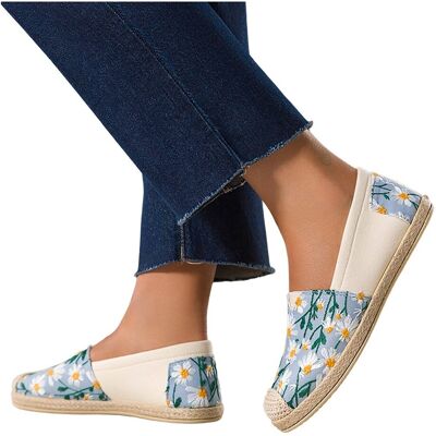 Jasnoniebieskie espadryle damskie slip on haftowane kwiaty na cholewce Carla YZ832-86-37 Jasnoniebieskie espadryle damskie slip on haftowane kwiaty na cholewce Carla YZ832-86-37