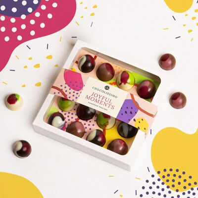MM Brown 16 czekoladowych pralinek z belgijskiej czekolady o świeżych smakach – matcha z maliną, brzoskwinia, rabarbar oraz wiśnia z nutą kwiatu czarnego bzu MM Brown 16 czekoladowych pralinek z belgijskiej czekolady o świeżych smakach – matcha z maliną, brzoskwinia, rabarbar oraz wiśnia z nutą kwiatu czarnego bzu