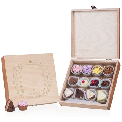 MM Brown Kolekcja 12 różnorodnych pralinek Premium z belgijskiej czekolady w drewnianej skrzyneczce zamykanej na klamrę MM Brown Kolekcja 12 różnorodnych pralinek Premium z belgijskiej czekolady w drewnianej skrzyneczce zamykanej na klamrę