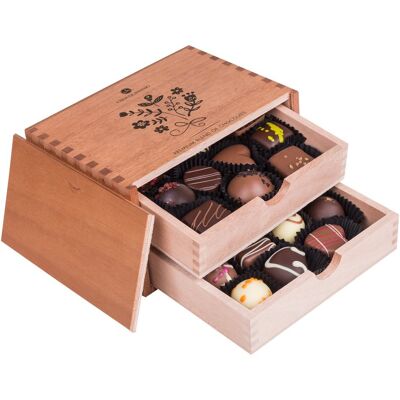 MM Brown Skrzyneczka 20 pralin z belgijskiej czekolady w ozdobnym pudełeczku z motywem kwiatów Prezent na Dzień Mamy Dzień Kobiet 250 g MM Brown Skrzyneczka 20 pralin z belgijskiej czekolady w ozdobnym pudełeczku z motywem kwiatów Prezent na Dzień Mamy Dzień Kobiet 250 g