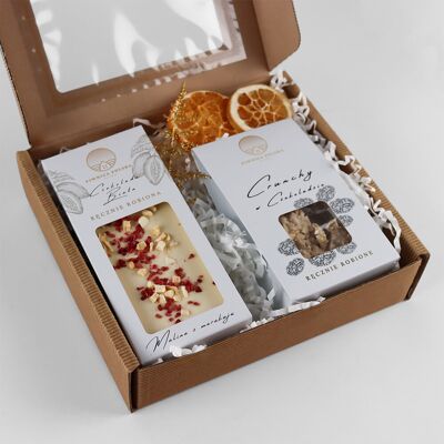 Inny producent Zestaw Prezentowy Biała Słodycz - czekolada biała malina z marakują, crunchy w białej czekoladzie, słodycze, prezent, upominek, Walentynki / Piwnica.. Inny producent Zestaw Prezentowy Biała Słodycz - czekolada biała malina z marakują, crunchy w białej czekoladzie, słodycze, prezent, upominek, Walentynki / Piwnica..