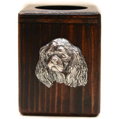 Cavalier King Charles Spaniel I - drewniany świecznik z psem, unikatowa pamiątka po utracie psa, rękodzieło marki Art-Dog Cavalier King Charles Spaniel I - drewniany świecznik z psem, unikatowa pamiątka po utracie psa, rękodzieło marki Art-Dog