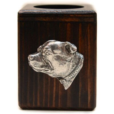 Staffordshire Bull Terrier, Staffik, Staffi III - drewniany świecznik z psem, unikatowa pamiątka po utracie psa, rękodzieło marki Art-Dog Staffordshire Bull Terrier, Staffik, Staffi III - drewniany świecznik z psem, unikatowa pamiątka po utracie psa, rękodzieło marki Art-Dog