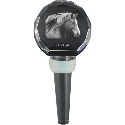 Freiberger - kryształowa zatyczka do butelki z koniem, wyjątkowy korek do wina ze zdjęciem, personalizowany prezent dla sommeliera marki Art-Dog Freiberger - kryształowa zatyczka do butelki z koniem, wyjątkowy korek do wina ze zdjęciem, personalizowany prezent dla sommeliera marki Art-Dog