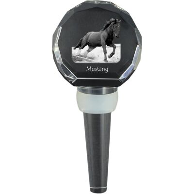 Mustang - kryształowa zatyczka do butelki z koniem, wyjątkowy korek do wina ze zdjęciem, personalizowany prezent dla sommeliera marki Art-Dog Mustang - kryształowa zatyczka do butelki z koniem, wyjątkowy korek do wina ze zdjęciem, personalizowany prezent dla sommeliera marki Art-Dog
