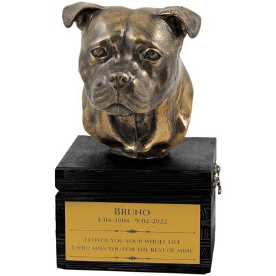 Staffordshire Bull Terrier, Staffik, Staffi - urna z grawerem i rzeźbą psa, ostatnie pożeganie, produkt ręcznie wykonany marki Art-Dog Staffordshire Bull Terrier, Staffik, Staffi - urna z grawerem i rzeźbą psa, ostatnie pożeganie, produkt ręcznie wykonany marki Art-Dog