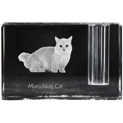 Kot Munchkin - stojak na długopis, kryształowy organizer ze zdjęciem kota, unikatowa ozdoba biurka marki Art-Dog Kot Munchkin - stojak na długopis, kryształowy organizer ze zdjęciem kota, unikatowa ozdoba biurka marki Art-Dog