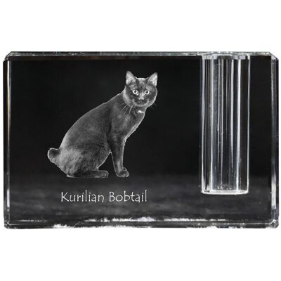 Kurylski bobtail - stojak na długopis, kryształowy organizer ze zdjęciem kota, unikatowa ozdoba biurka marki Art-Dog Kurylski bobtail - stojak na długopis, kryształowy organizer ze zdjęciem kota, unikatowa ozdoba biurka marki Art-Dog