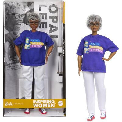 Barbie Signature - Opal Lee Inspiring Series Women, kolekcjonerska lalka z niebieskim t-shirtem Opal's Walk For Freedom', białe spodnie i okulary, s.. Barbie Signature - Opal Lee Inspiring Series Women, kolekcjonerska lalka z niebieskim t-shirtem Opal's Walk For Freedom', białe spodnie i okulary, s..