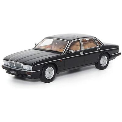 Inny producent Jaguar Daimler Xj6 (Xj40) Year 1986 Ebony Black 1:18 Almost Real Alm810543 Inny producent Jaguar Daimler Xj6 (Xj40) Year 1986 Ebony Black 1:18 Almost Real Alm810543