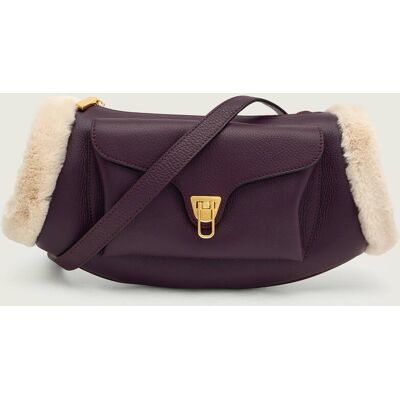 Skórzana torebka na ramię Coccinelle Beat shearling fioletowy OS Skórzana torebka na ramię Coccinelle Beat shearling fioletowy OS