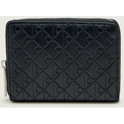Calvin Klein Skórzany portfel EMBLEM EMBOSS czarny OS Calvin Klein Skórzany portfel EMBLEM EMBOSS czarny OS