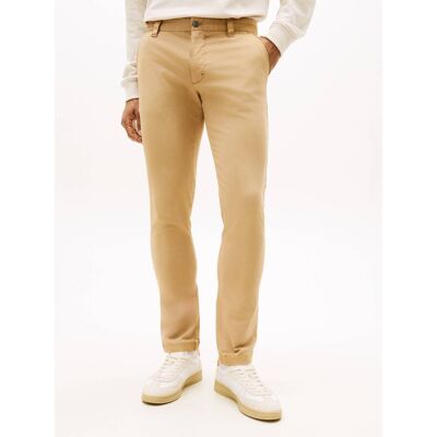 Tommy Jeans Spodnie chino Scanton TH x F.C. Liverpool Slim Fit beżowy 38/34 Tommy Jeans Spodnie chino Scanton TH x F.C. Liverpool Slim Fit beżowy 38/34