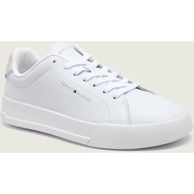 Tommy Hilfiger Skórzane sneakersy Court Core zamsz biały 44 Tommy Hilfiger Skórzane sneakersy Court Core zamsz biały 44