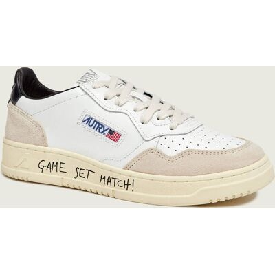 Autry Skórzane sneakersy Medalist Low zamsz biały 40 Autry Skórzane sneakersy Medalist Low zamsz biały 40
