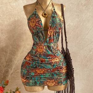 SHEIN Damska sukienka mini w stylu retro tie-dye z abstrakcyjnym nadrukiem, głębokim dekoltem w serek, odkrytymi plecami i marszczeniami, wiązana na szyi, s