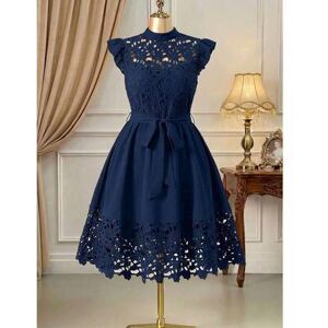SHEIN Elegancka sukienka damska na Halloween w rozmiarze plus size, z kołnierzem stójką, fasonem A, rozkloszowanymi rękawami, koronkowymi wstawkami, wcięcie