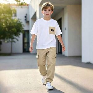 SHEIN Zestaw 2-częściowy dla chłopców w wieku szkolnym na wiosnę/lato: minimalistyczna biała bluza z kieszeniami i khaki spodnie cargo typu dresowe, odpowie