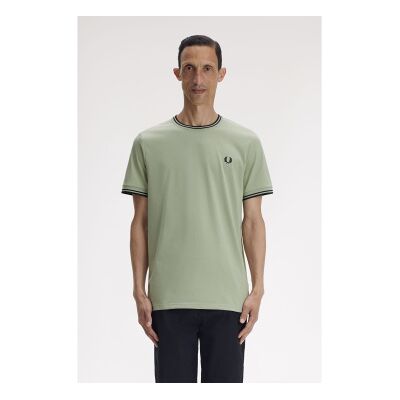 Fred Perry para homem. M1588 T-shirt verde com duas pontas (XXL), Casual, Algodão, Manga curta Fred Perry para homem. M1588 T-shirt verde com duas pontas (XXL), Casual, Algodão, Manga curta