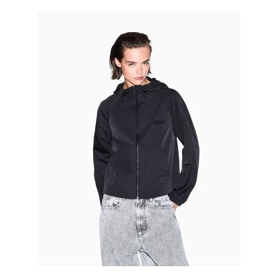 A X Armani Exchange para mulher. XW001430AF16613UC001 Casaco corta-vento preto (XS), Casual, Poliéster A X Armani Exchange para mulher. XW001430AF16613UC001 Casaco corta-vento preto (XS), Casual, Poliéster