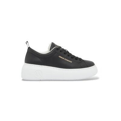 A X Armani Exchange para mulher. XW002790AF11912UC001 Tênis de couro liso com sola grossa e logo em relevo preto (39.5), 1 a 3cm, Cordão, Ca A X Armani Exchange para mulher. XW002790AF11912UC001 Tênis de couro liso com sola grossa e logo em relevo preto (39.5), 1 a 3cm, Cordão, Ca