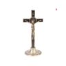 Slowmoose Jesus fica em frente à parede - crucifixo antigo, relíquias da igreja[Ouro]