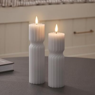 Lights4fun TruGlow Conjunto de 2 velas de cera natural torcidas cinzentas, com controlo remoto e temporizador de 6 horas, funciona com pilhas, decoração de primavera para mesa e sala de estar Lights4fun TruGlow Conjunto de 2 velas de cera natural torcidas cinzentas, com controlo remoto e temporizador de 6 horas, funciona com pilhas, decoração de primavera para mesa e sala de estar