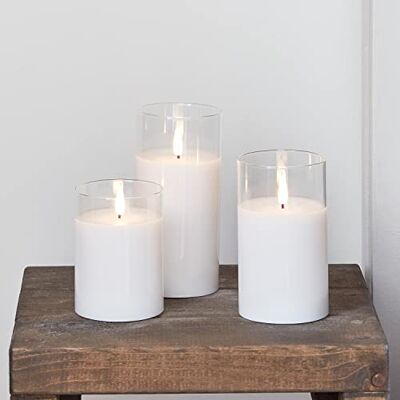 Lights4fun Conjunto de 3 velas TruGlow® em cera branca e castiçal de vidro com LED brancos quentes a pilhas para interiores Lights4fun Conjunto de 3 velas TruGlow® em cera branca e castiçal de vidro com LED brancos quentes a pilhas para interiores