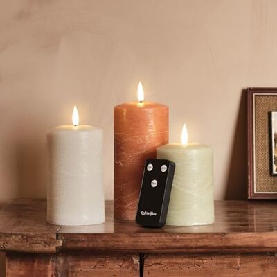 Lights4fun TruGlow® Conjunto de 3 velas com LED chama cintilante em cera real em cores outono a pilhas com temporizador e controlo remoto decoração de outono para interiores Lights4fun TruGlow® Conjunto de 3 velas com LED chama cintilante em cera real em cores outono a pilhas com temporizador e controlo remoto decoração de outono para interiores
