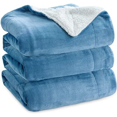 Bedsure Cobertor de cama manta de cama polar reversível de flanela e sherpa, manta de sofá grande grossa 220 x 240 cm, microfibra macia e borrego, azul-céu Bedsure Cobertor de cama manta de cama polar reversível de flanela e sherpa, manta de sofá grande grossa 220 x 240 cm, microfibra macia e borrego, azul-céu