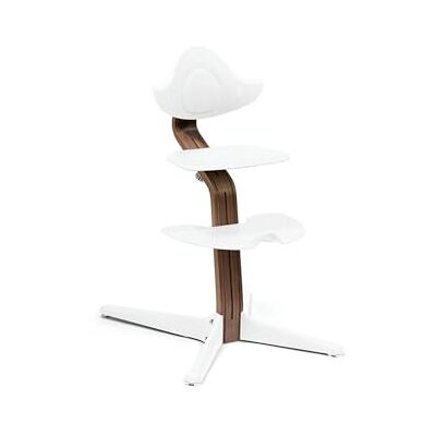 Stokke Cadeira Nomi Nogal, branca a cadeira que inspira a sentar-se ativamente sem ferramentas, ajuste fácil inclui apoio para os pés estável e rodas anti-viragem suporta até 150 kg Stokke Cadeira Nomi Nogal, branca a cadeira que inspira a sentar-se ativamente sem ferramentas, ajuste fácil inclui apoio para os pés estável e rodas anti-viragem suporta até 150 kg