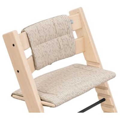 Stokke Almofada antiderrapante Tripp Trapp® para madeira bege Almofada acolchoada para cadeira alta compatível com Tripp Trapp®, confortável, fácil de instalar e lavar. Stokke Almofada antiderrapante Tripp Trapp® para madeira bege Almofada acolchoada para cadeira alta compatível com Tripp Trapp®, confortável, fácil de instalar e lavar.