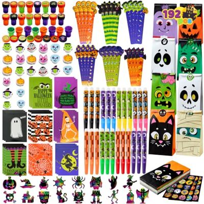 JOYIN Conjunto de papelaria de Halloween de 192 peças, presentes de truque ou tratamento para crianças, pacote de 24 artigos de papelaria temática de Halloween para lembranças de festa, prêmios de jogo de carnaval, JOYIN Conjunto de papelaria de Halloween de 192 peças, presentes de truque ou tratamento para crianças, pacote de 24 artigos de papelaria temática de Halloween para lembranças de festa, prêmios de jogo de carnaval,