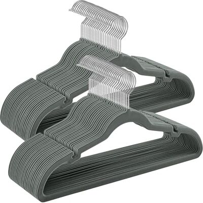 SONGMICS Cabides de Veludo, Conjunto de 50 Peças, Antiderrapantes, Ranhuras para Ombros, Barra para Calças, Gancho Giratório 360°, 0,6 cm de Espessura, 43 cm de Comprimento, Cinza CRF029G05 Ranuras para Hombros, Barra para Pantalones, Gancho Giratorio 3 SONGMICS Cabides de Veludo, Conjunto de 50 Peças, Antiderrapantes, Ranhuras para Ombros, Barra para Calças, Gancho Giratório 360°, 0,6 cm de Espessura, 43 cm de Comprimento, Cinza CRF029G05 Ranuras para Hombros, Barra para Pantalones, Gancho Giratorio 3