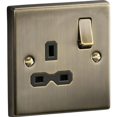 Knightsbridge Square Edge 13A 1G DP Tomada comutada com inserção, 230 V, latão antigo Knightsbridge Square Edge 13A 1G DP Tomada comutada com inserção, 230 V, latão antigo