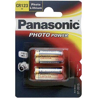 Panasonic Pilha cilíndrica de lítio CR123 para dispositivos leves com alta demanda de energia, como detetores de fumo, sistemas de alarme, faróis, câmaras, 3 V, embalagem de 2 unidades Panasonic Pilha cilíndrica de lítio CR123 para dispositivos leves com alta demanda de energia, como detetores de fumo, sistemas de alarme, faróis, câmaras, 3 V, embalagem de 2 unidades