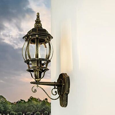 Licht-Erlebnisse Aplique exterior BREST de alumínio dourado antigo vidro E27 IP23 candeeiro de parede com braço lanterna de estilo rústico para jardim Licht-Erlebnisse Aplique exterior BREST de alumínio dourado antigo vidro E27 IP23 candeeiro de parede com braço lanterna de estilo rústico para jardim