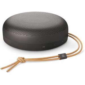 Bang & Olufsen Beosound A1 (3ª geração) Altifalante Bluetooth portátil impermeável com 3 microfones, certificado C2C, Warm Granite Bang & Olufsen Beosound A1 (3ª geração) Altifalante Bluetooth portátil impermeável com 3 microfones, certificado C2C, Warm Granite