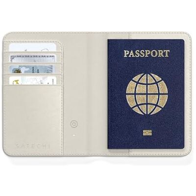 SATECHI FindAll Capa de passaporte para Apple Find My, até 4 cartões, bege Capa para passaporte Apple Find My, carregamento sem fios, proteção RFID, 4 cartões, acabamento liso e fácil de limpar SATECHI FindAll Capa de passaporte para Apple Find My, até 4 cartões, bege Capa para passaporte Apple Find My, carregamento sem fios, proteção RFID, 4 cartões, acabamento liso e fácil de limpar