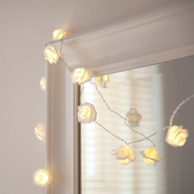 Lights4fun Grinalda luminosa com 30 rosas brancas para LED branco quente com temporizador corrente de luzes decoração para interiores Lights4fun Grinalda luminosa com 30 rosas brancas para LED branco quente com temporizador corrente de luzes decoração para interiores
